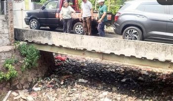 FOTO: Anggota DPRD Kota Bekasi dari PSI, Yenny Kristianti, Tinjau Kali Beringin Perumnas 1