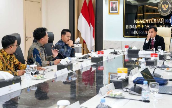 
					Menko Kumham Imipas Buka Ruang Dialog dengan BEM SI