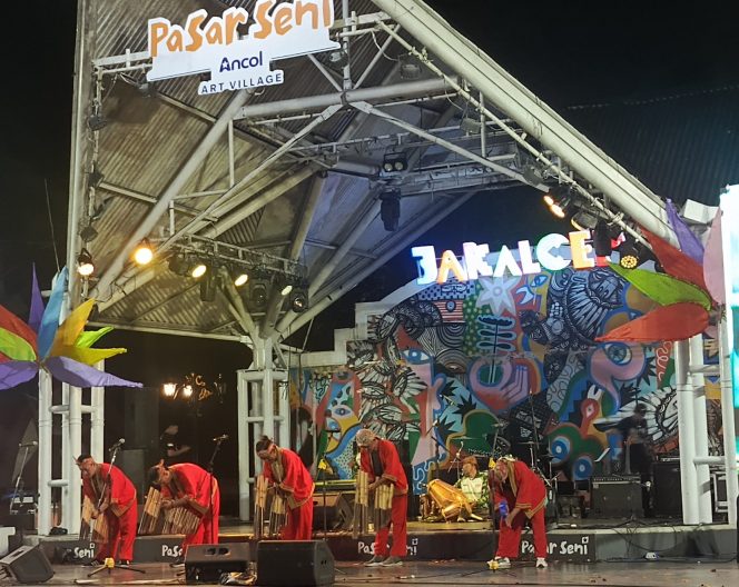 
					Calung Komedi Oke Garut PasKi Jabar Tampil Memukau di Jakalcer Fest
