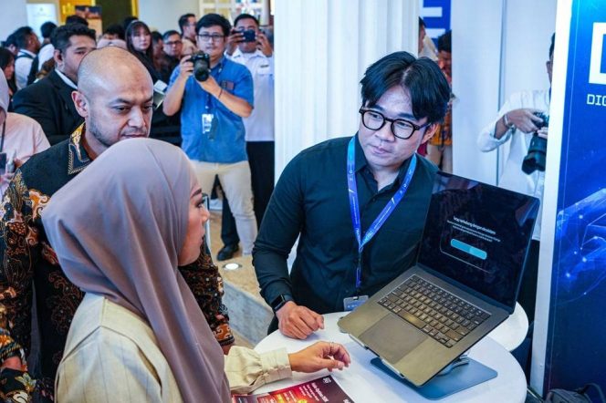 
					Registrasi Biometrik SIM Card Diresmikan, Keamanan Digital Nasional Dikunci