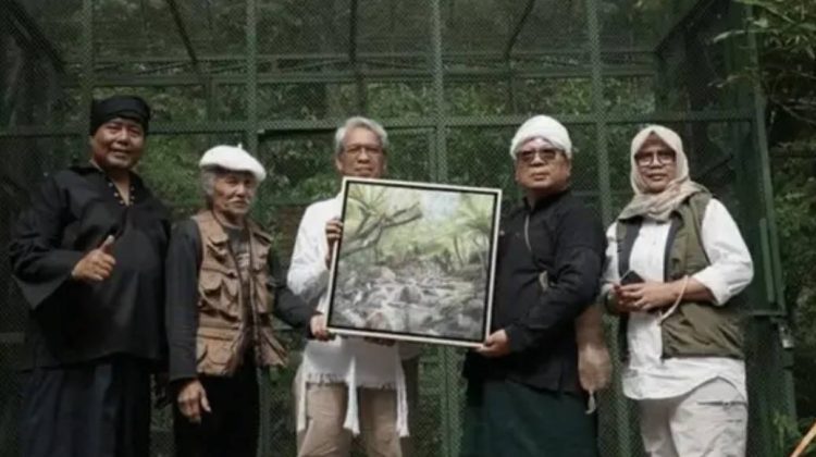 Dua Elang Jawa Dilepasliarkan di Megamendung