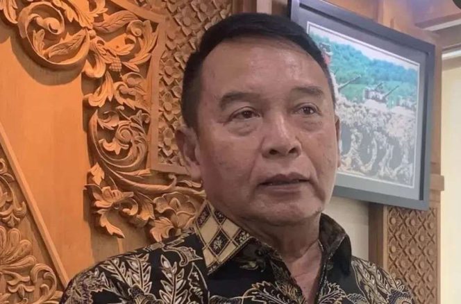 
					Mayjen TNI, Purn TB Hasanuddin: Pengerahan Komcad untuk Demo Tak Tepat