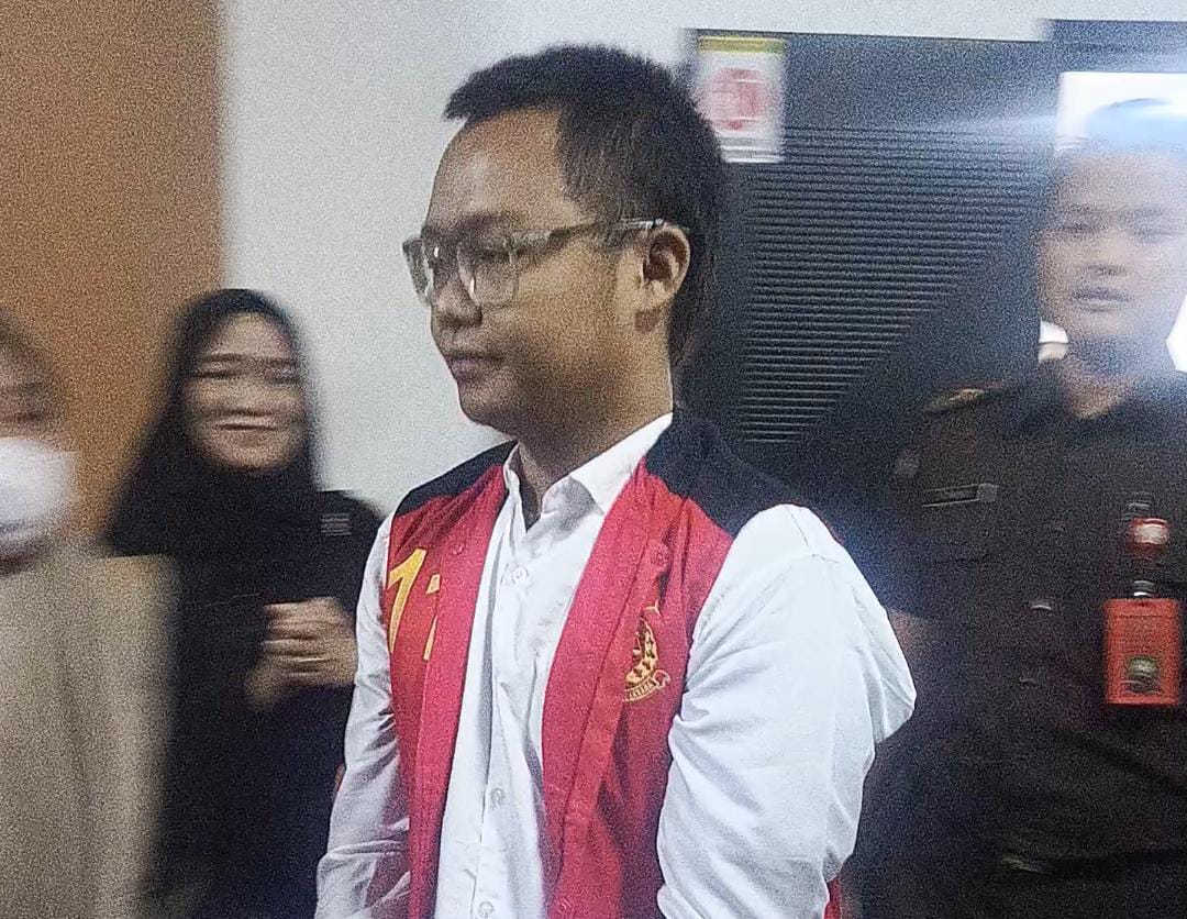 Foto : Deflorio Arya Nizam, usai menjalani sidang lanjutan di Pengadilan Negeri Jakarta Selatan