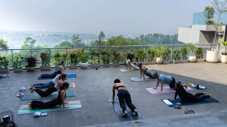 Kolaborasi Lintas Negara, Swiss-Belresort Dago Heritage Gelar Yoga Retreat di Bandung