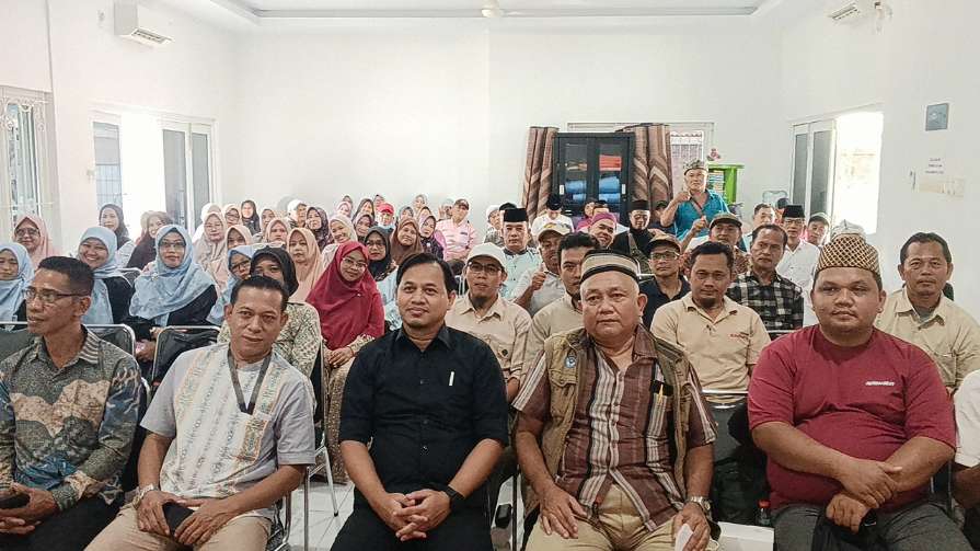 Anggota DPRD Kota Bekasi Latu Har Hary Sosialisasi Ranperda Sertifikasi Halal