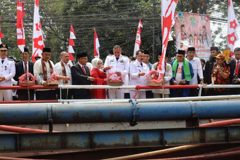 Tabur Bunga di Sasak Kapuk, Peringati 81 Tahun Bekasi Lautan Api