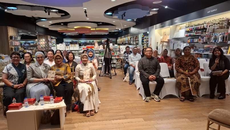 Buku Curhat Istri Diplomat Mengungkap Peran Spouse dalam Kancah Internasional