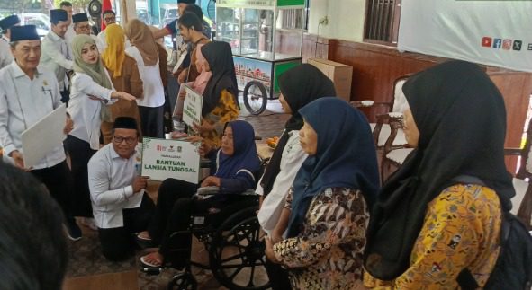BAZNAS Kota Bekasi Salurkan Bantuan kepada 1.761 Penerima Manfaat