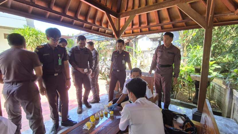 Tes Urine Dadakan di Kejari Karangasem