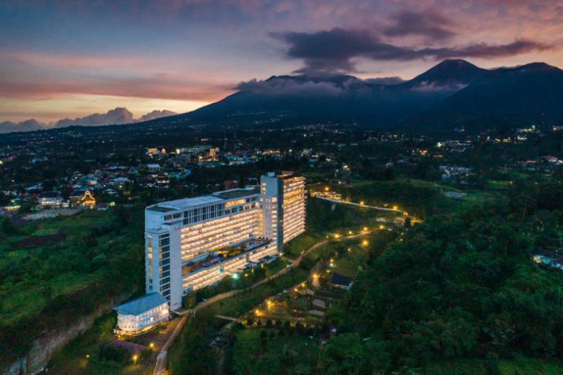 Satu Dekade Le Eminence Puncak Rayakan dengan Aksi Sosial
